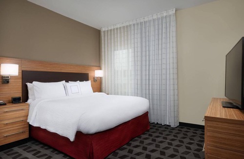 Lake Worth Hotel | Explore Fort Worth from a Stylish King Suite | Marion Sansom Park - 1.3 miles