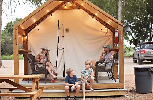Sutherland Springs House | #F Son's Rio Cibolo - Glamping Cabin