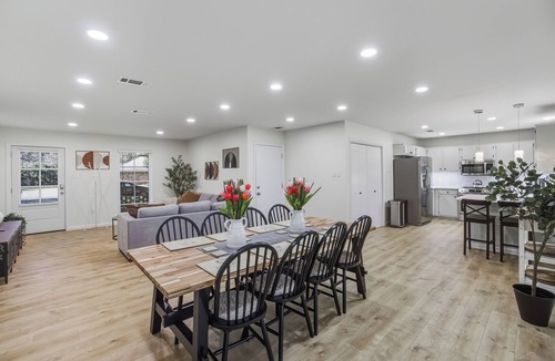 Highlands - Perkins House | Fabulous 5 Bedroom Elegance Near LSU -Single Level home with Mother-in-Law suite