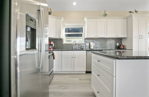 Port Bolivar House | FABULOUS BEACHFRONT! Pets OK-Huge Deck! Lots of space below! Steps to beach