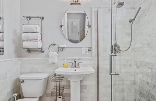 Lower Garden District Apartment | Fabulous Cozy 2BR Steps to Magazine Covered Patio