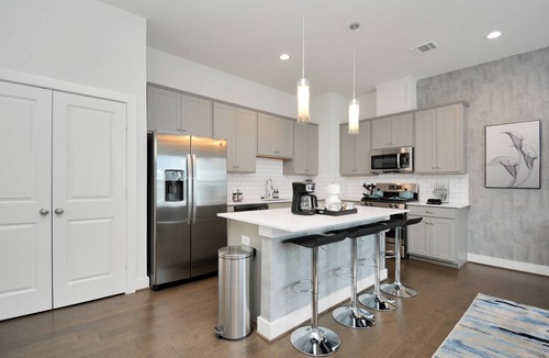 Riverside Terrace House | Fabulous Houston 3BR Luxurious Stay- minutes to Med Ctr, Downtown & NRG Stadium