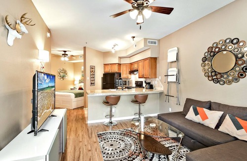 Lago Vista Condo | Fabulous, Tastful, And Fully Furnished Condo On Lake Travis Island Villa!