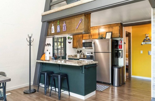 Cold Springs Ski Chalet | FALL BACK ON FALL PRICES! 5 MIN TO PINECREST LAKE