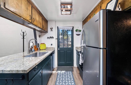 Cold Springs Ski Chalet | FALL BACK ON FALL PRICES! 5 MIN TO PINECREST LAKE