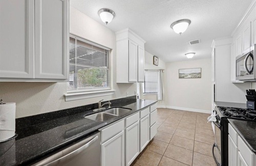 Bridge City House | Family-Friendly Bridge City Stay — 3 Bedrooms
