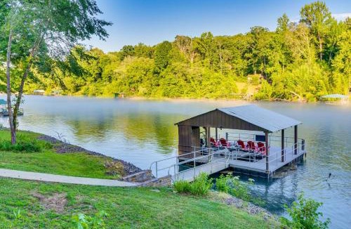 Wilburn House | Family-Friendly Riverfront Manor on the Little Red