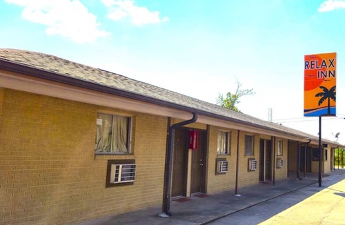 Sulphur Hotel | Family-Friendly Room w/Free Parking, Close to Frasch Park Golf Course