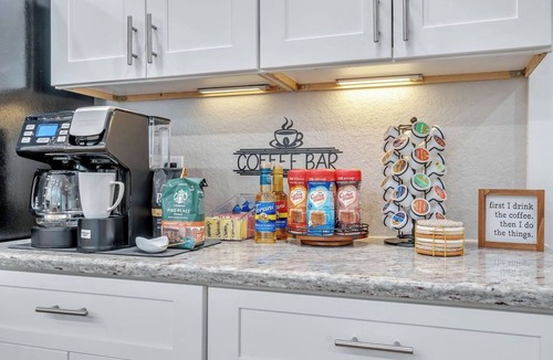 North San Antonio - SAT House | Family Friendly Stay! Central Location-Pack'n'play-extra sleeping-Sleeps 12!