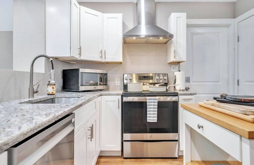 North San Antonio - SAT House | Family Friendly Stay! Central Location-Pack'n'play-extra sleeping-Sleeps 12!