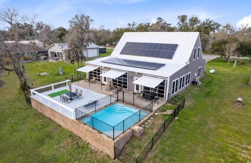 Brazoria House | Family Getaway on the River | Pool, Sleeps 15, Spacious