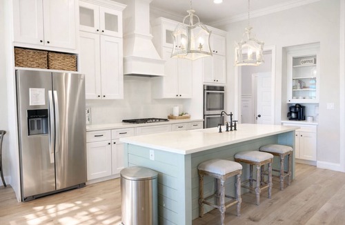 Cade House | Family home Near Lafayette with splash pad and park.