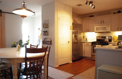 Kyle House | Family Pet Friendly 3-bedroom Vintage Inspired house in Kyle - Plum Creek