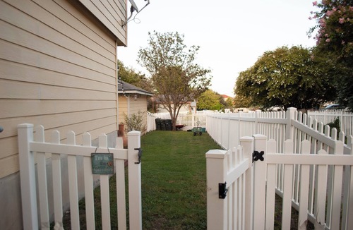 Kyle House | Family Pet Friendly 3-bedroom Vintage Inspired house in Kyle - Plum Creek