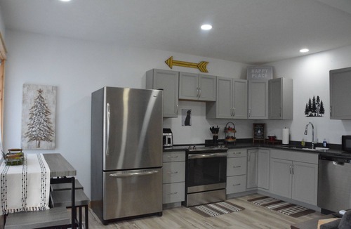 Henderson Cabin | Family/Pet Friendly, Peaceful Cabin, Lakeview, Deck with Norfork Lake views