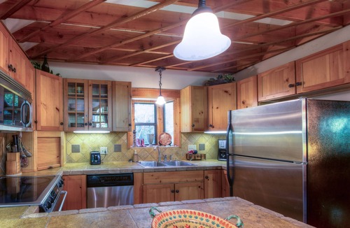 Lake Austin Village House | Family Staycation Paradise -Lake Austin Waterfront:Volleyball, Kayaks, Hiking