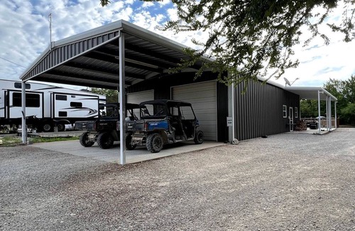 Jacksboro House | Family Style Glamping in Pet-Friendly Rental at Lake Godstone, Texas