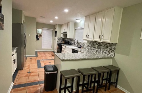 Deer Park House | Fantastic 4-bedroom house in Welcoming Deer Park