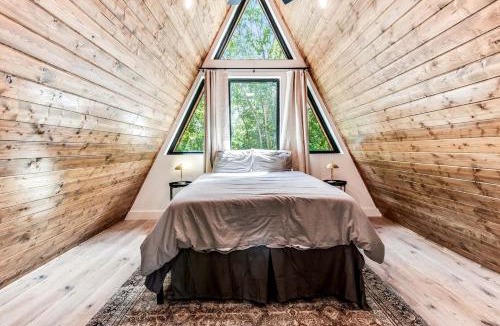 New Iberia Ski Chalet | Fantastic A-Frame with Spa and Furnished Deck in Louisiana