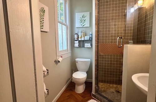 Milan Apartment | Festive 2 Bedroom Uptown New Orleans