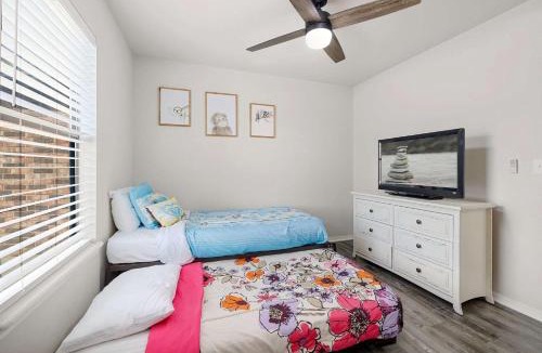Fayetteville House | Fiesta Stay-Tons of Restaurants&Shops-Central Fay