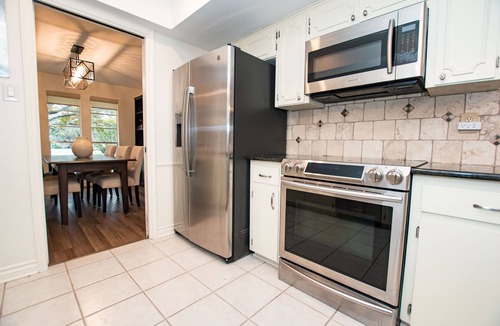 Whispering Oaks House | Fiesta Texas, Riverwalk, Pearl-5 Bdrm-4 Kings-Golf,Ping-Pong-4 TVs-Hi-Spd WIFI