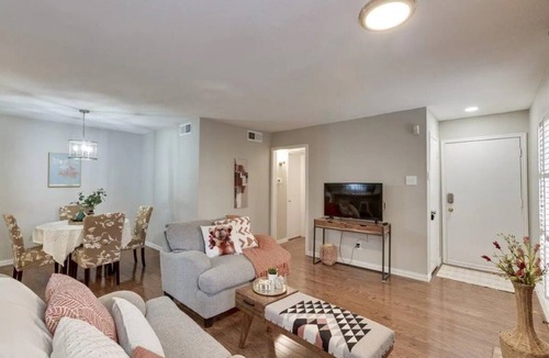 Far North Dallas Condo | FIFA 26 Easy access to stadium. Charming 1-BR condo in Far North Dallas w Pool