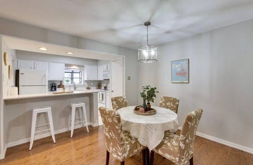 Far North Dallas Condo | FIFA 26 Easy access to stadium. Charming 1-BR condo in Far North Dallas w Pool