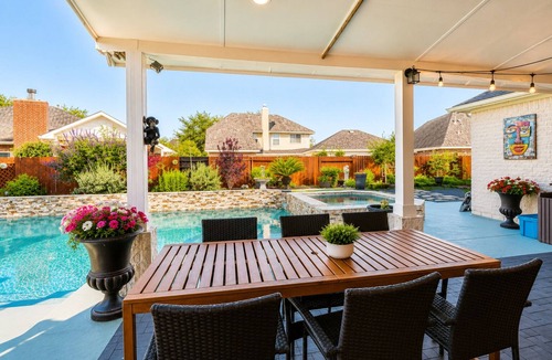 Clodine House | FIFA Traveler's Oasis Pool Sauna Patio Arcade Sleep 14+