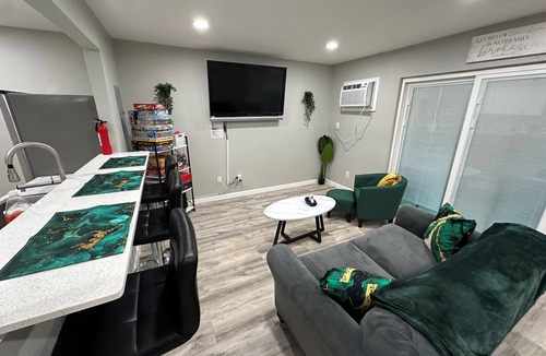 West Arlington Apartment | FIFAWorldCup.NearStadiums.BalconyAccess.NoStairs