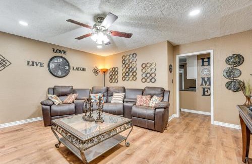 Victoria House | Fire Pit & Grill: Victoria Home Near Downtown