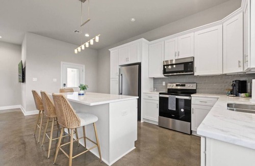 Youngsville House | FireFly House-By SportsComplex-Walk2Food/Shops