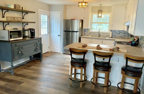 Dogwood House | Fireside & Faith cozy getaway on Lake Bob Sandlin - sleeps 6