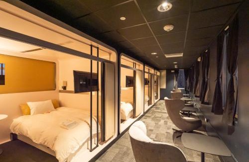Waikiki Hotel | First Cabin International Hawaii