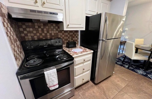 Mid City South Apartment | First floor 1-bedroom Apt with off-street parking