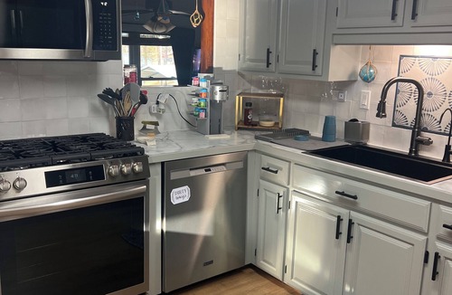 Negreet House | Fisherman’s paradise waterfront. Boat ramp on property sleeps 6. 2-2.