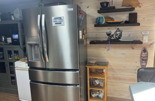 Negreet House | Fisherman’s paradise waterfront. Boat ramp on property sleeps 6. 2-2.