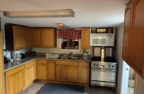 Boothville-Venice House | Fishing Camp sleeps 12, fully equipped. Screened in porch. 5 minutes from marina