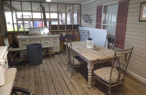 Boothville-Venice House | Fishing Camp sleeps 12, fully equipped. Screened in porch. 5 minutes from marina