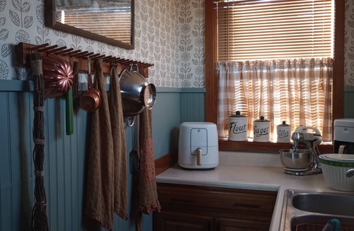 Tecumseh Cottage | Float, Fish & Unwind at Muleshoe Cottage - River Views and Close to Outfitters
