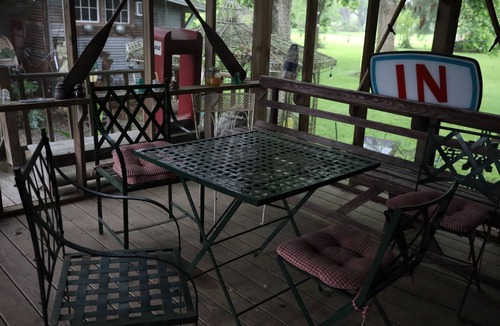 Opelousas House | ★ Folk Art HonkyTonk Museum - Pvt brm & full bath ★