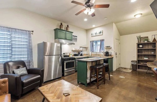 Arlington Heights Apartment | Fort Worth Getaway: Stylish Garage Apartment Near City Attractions
