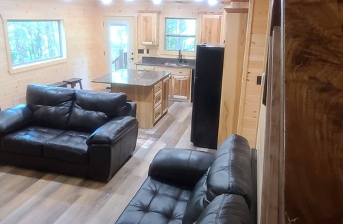 De Queen House | Four The Good Times (Cabin by De Queen Lake)