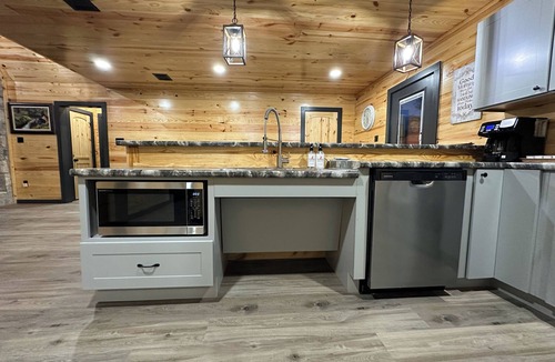Natchitoches Cabin | Fox Den Sibley Lake ADA Cabin 8 beds Sleeps 12 Pet Friendly Fishing