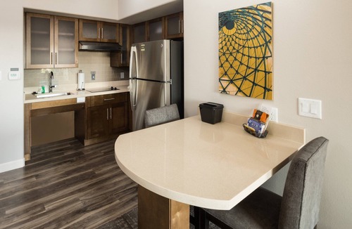 Lake Jackson Condo | Free Breakfast Buffet. Outdoor Pool. Excellent Location!