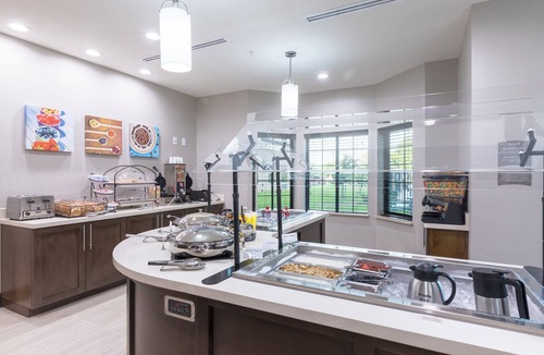 Lake Jackson Condo | Free Breakfast Buffet. Outdoor Pool. Excellent Location!