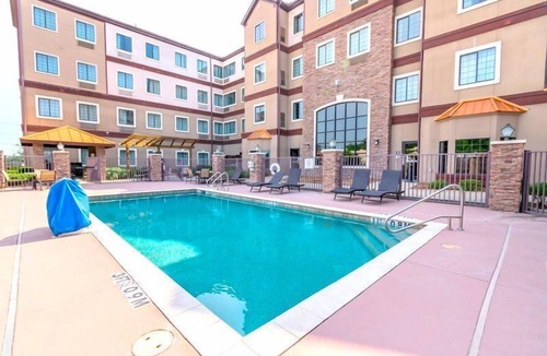 Aldine Apartment | Free Breakfast Buffet + Outdoor Pool + 24-Hour Business Center