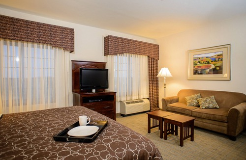 Webster Hotel | Free Breakfast + Outdoor Pool + 24 Hour Business Center | Close to NASA