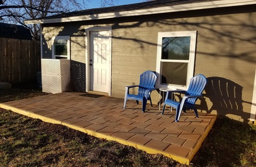 Keller House | free private parking, washer dryer, back porch with a view, family friendly