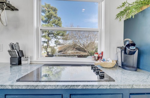 Freetown - Port Rico Cottage | Freetown Flat - Beautiful, Unique, Central!
